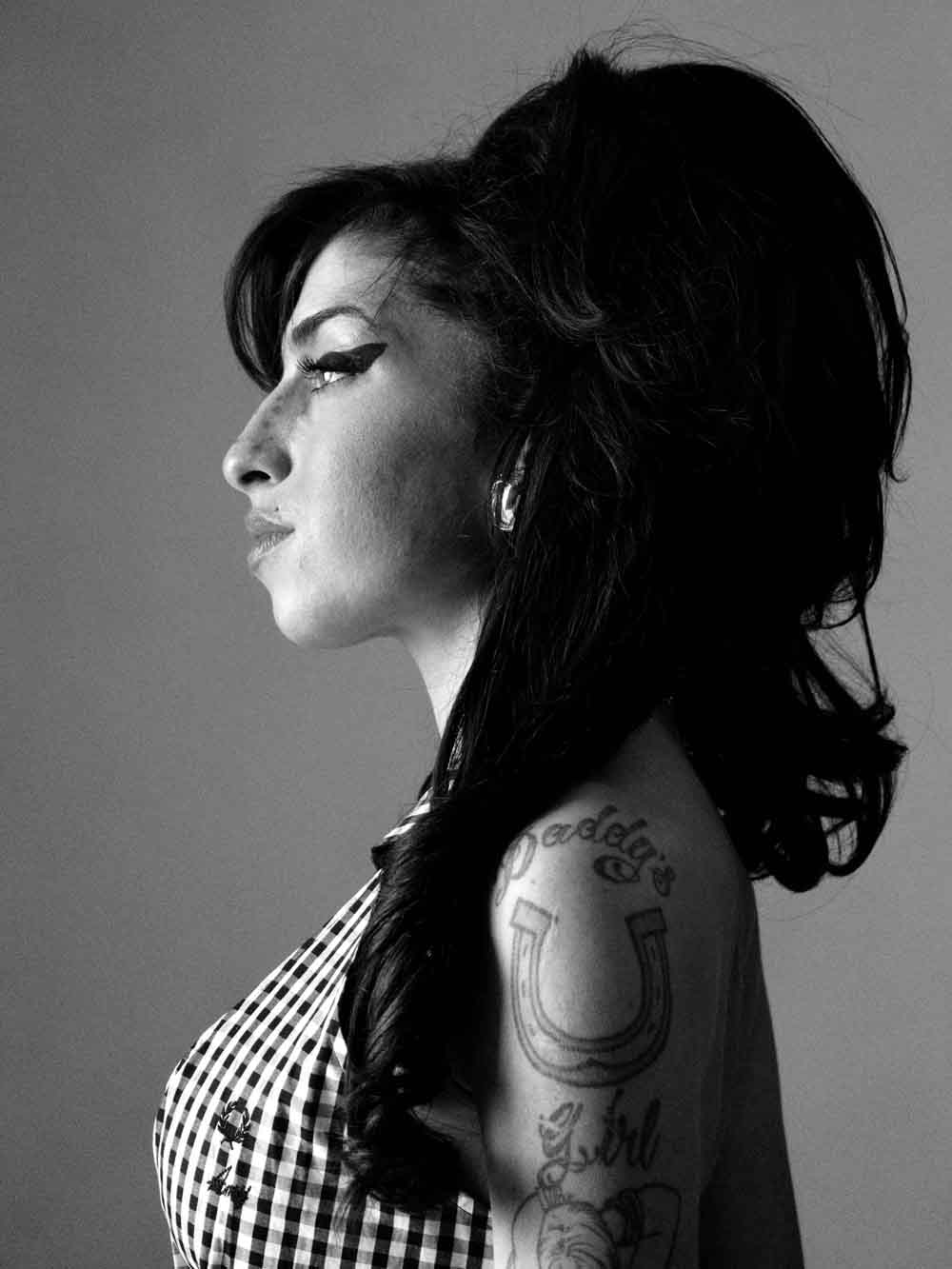01 Adams AmyWinehouse 2010
