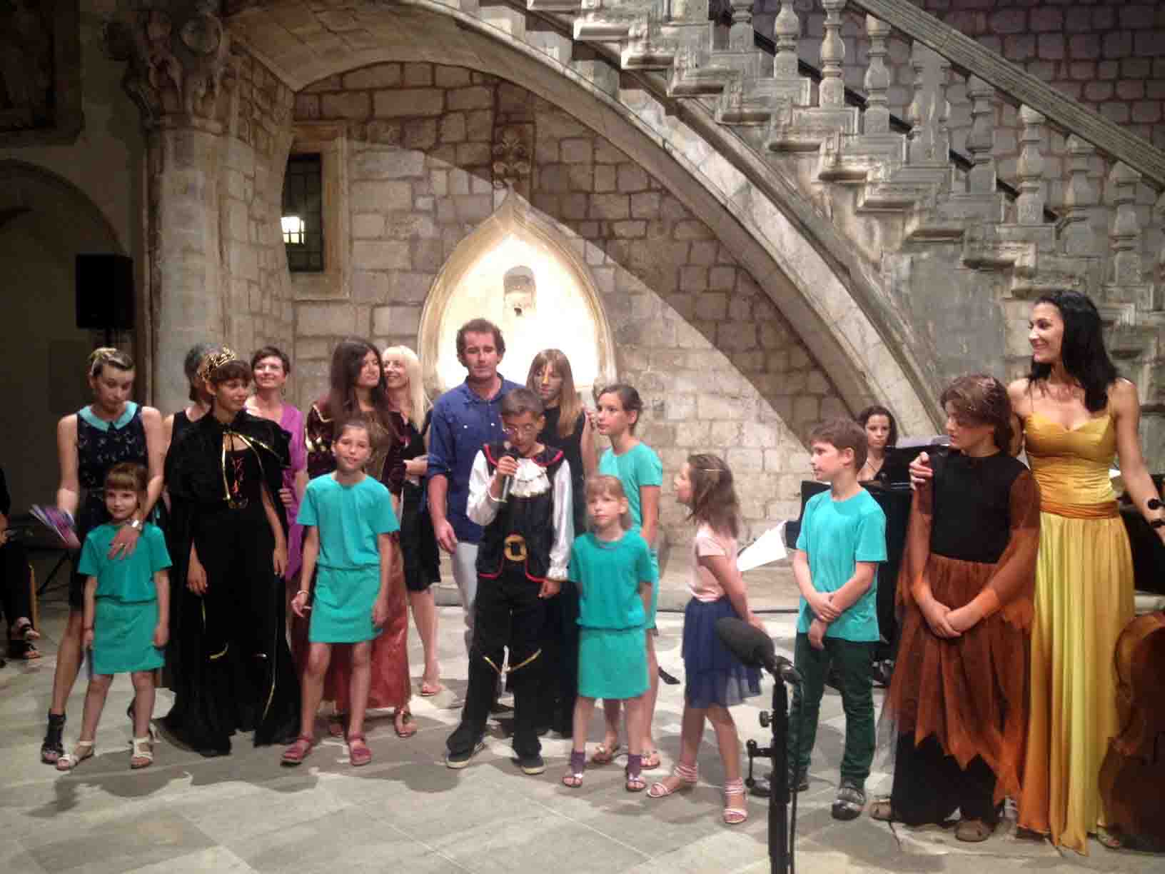 Ana Rucner i djeca Masline02