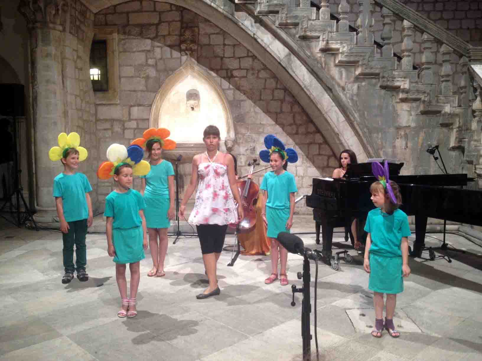 Ana Rucner i djeca Masline04