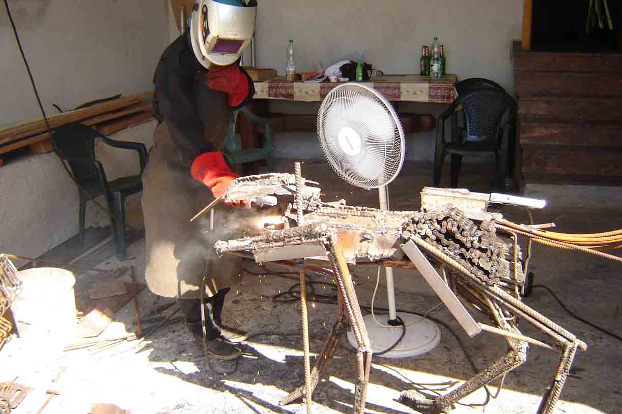 poljska kiparica Mariola Wawrsuziak i njen Vuk