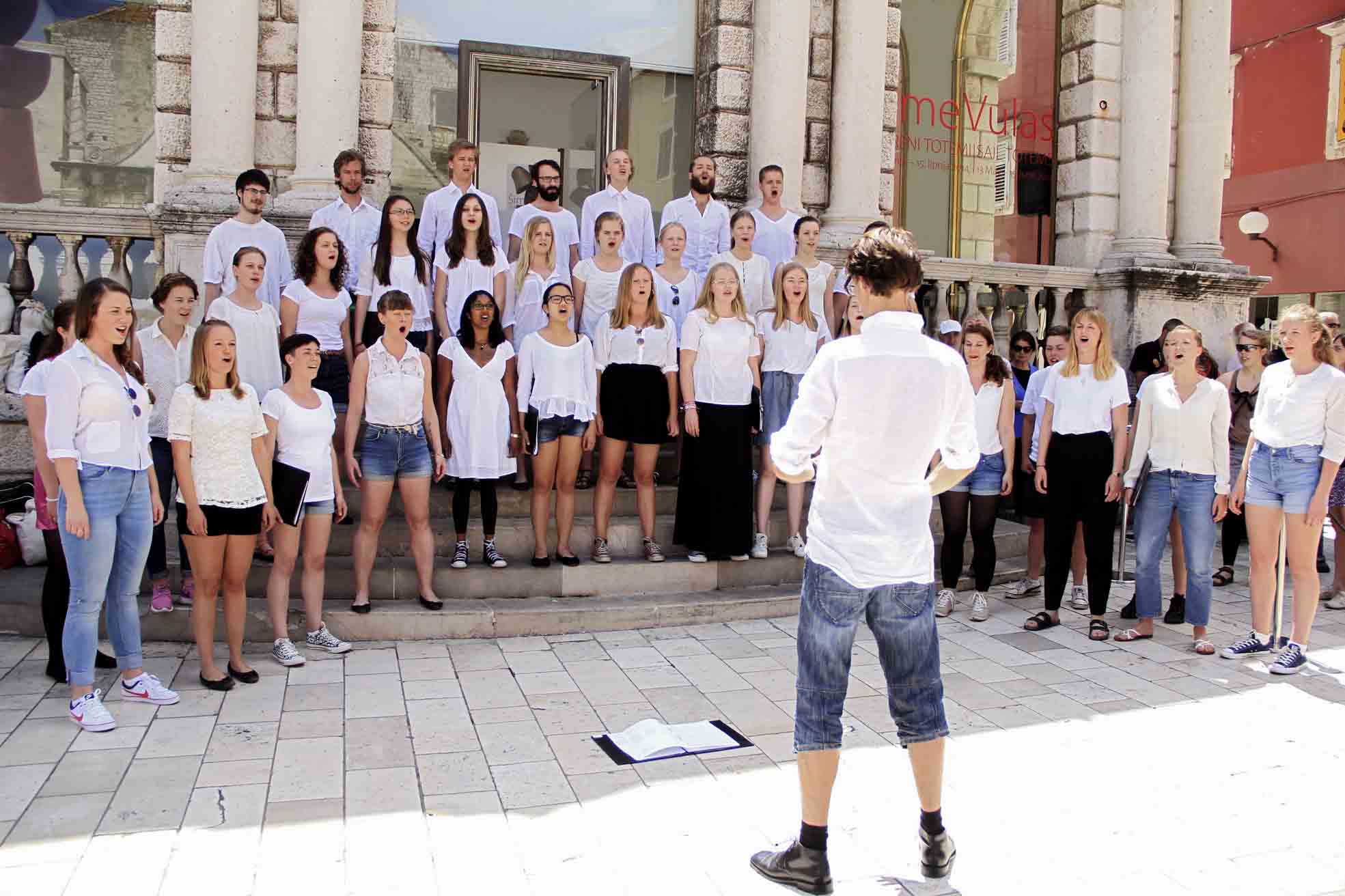 harlanda voces na narodnom trgu