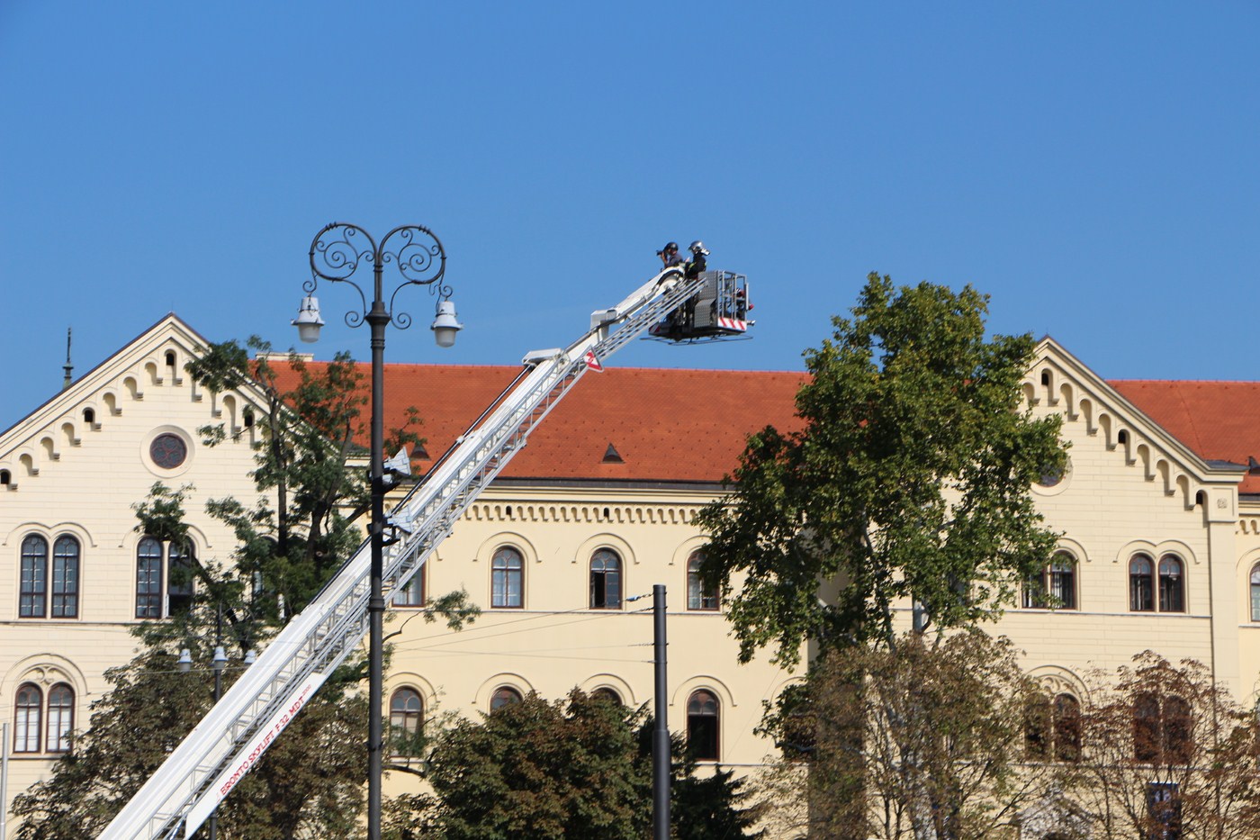 6  šime Strikoman snima milenijsku fotografiju