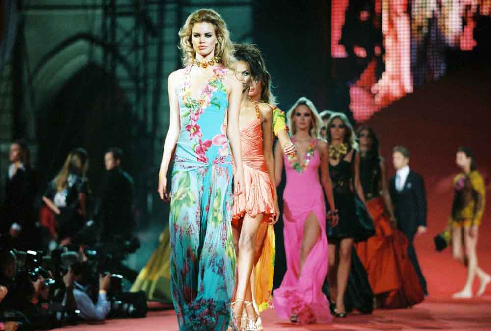 Fashion-Show-by-Versace-2005-c-Max-Moser1