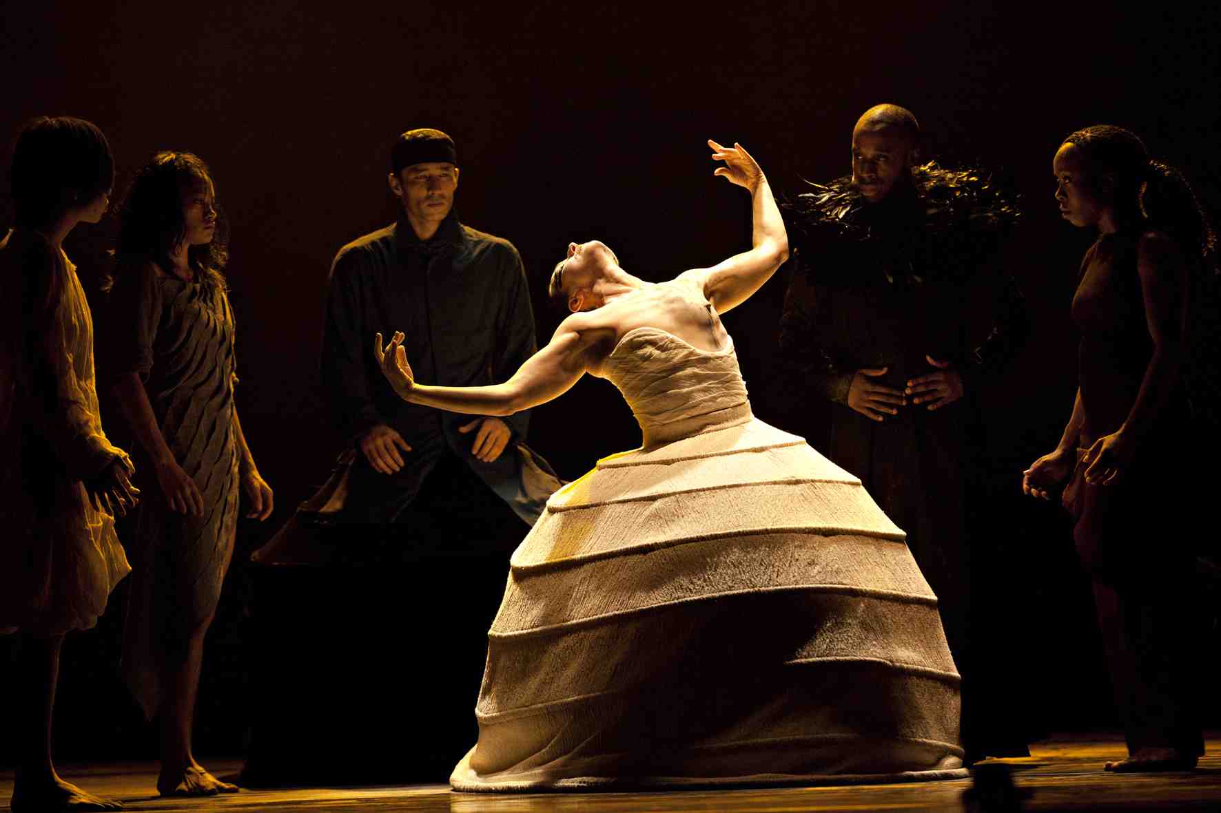 13 AkramKhanCompany iTMOi 09 c JeanLouisFernandez