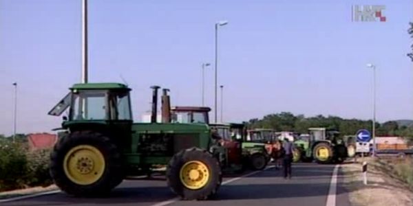 traktori blokada prometa