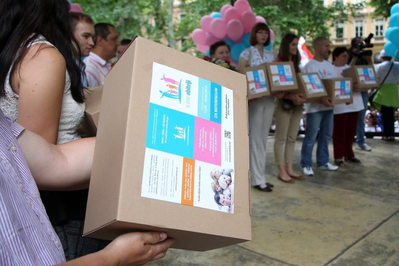 potpisi u ime obitelji