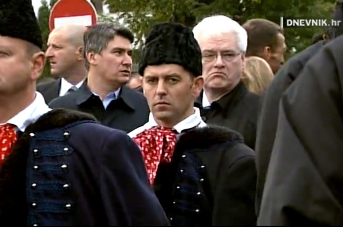 Zoran-Milanovic-i-Ivo-Josipovic-u-koloni-u-Vukovaru