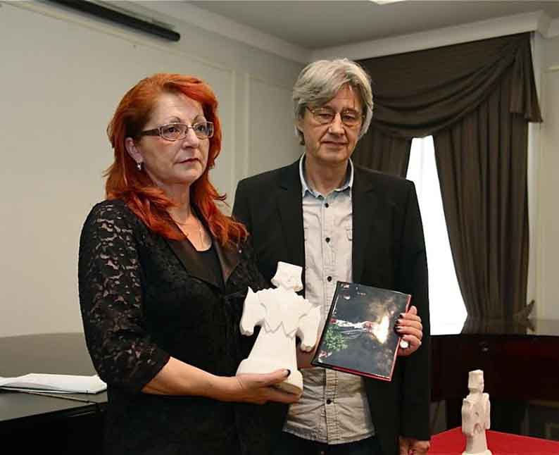 supruga Vinke Coce primila je Porin