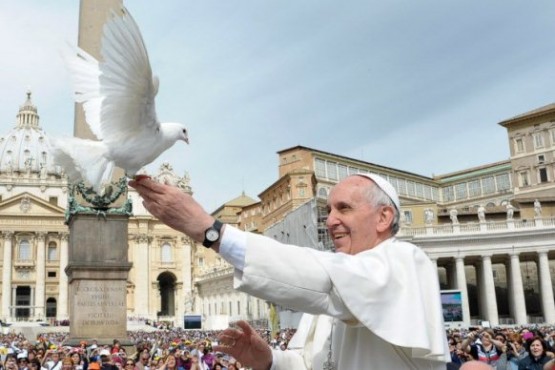 Pope-Francis-Dove