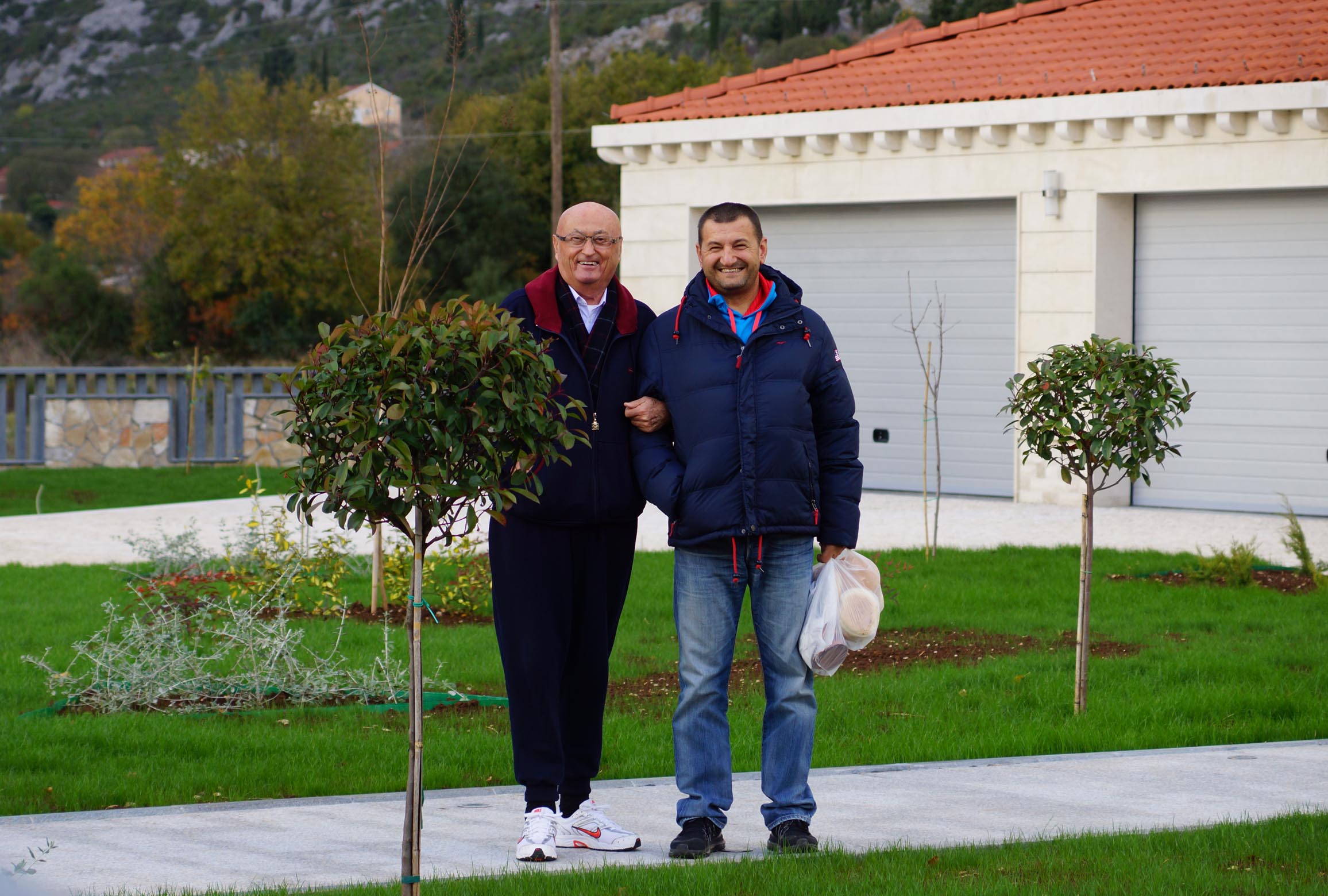 Grgo Tapalović i Ljubo Krmek ispred Provi dvora u Gracu