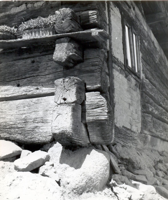 8. Veliki riječni kamen-babac- stavaljao se na uglove trijema