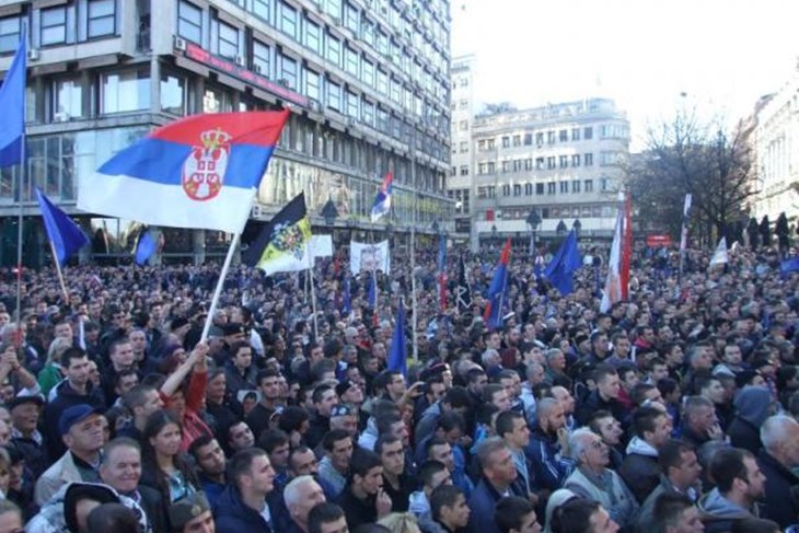 Desetci tisuća ljudi na skupu potpore srbijanskom predsjedniku u Beogradu