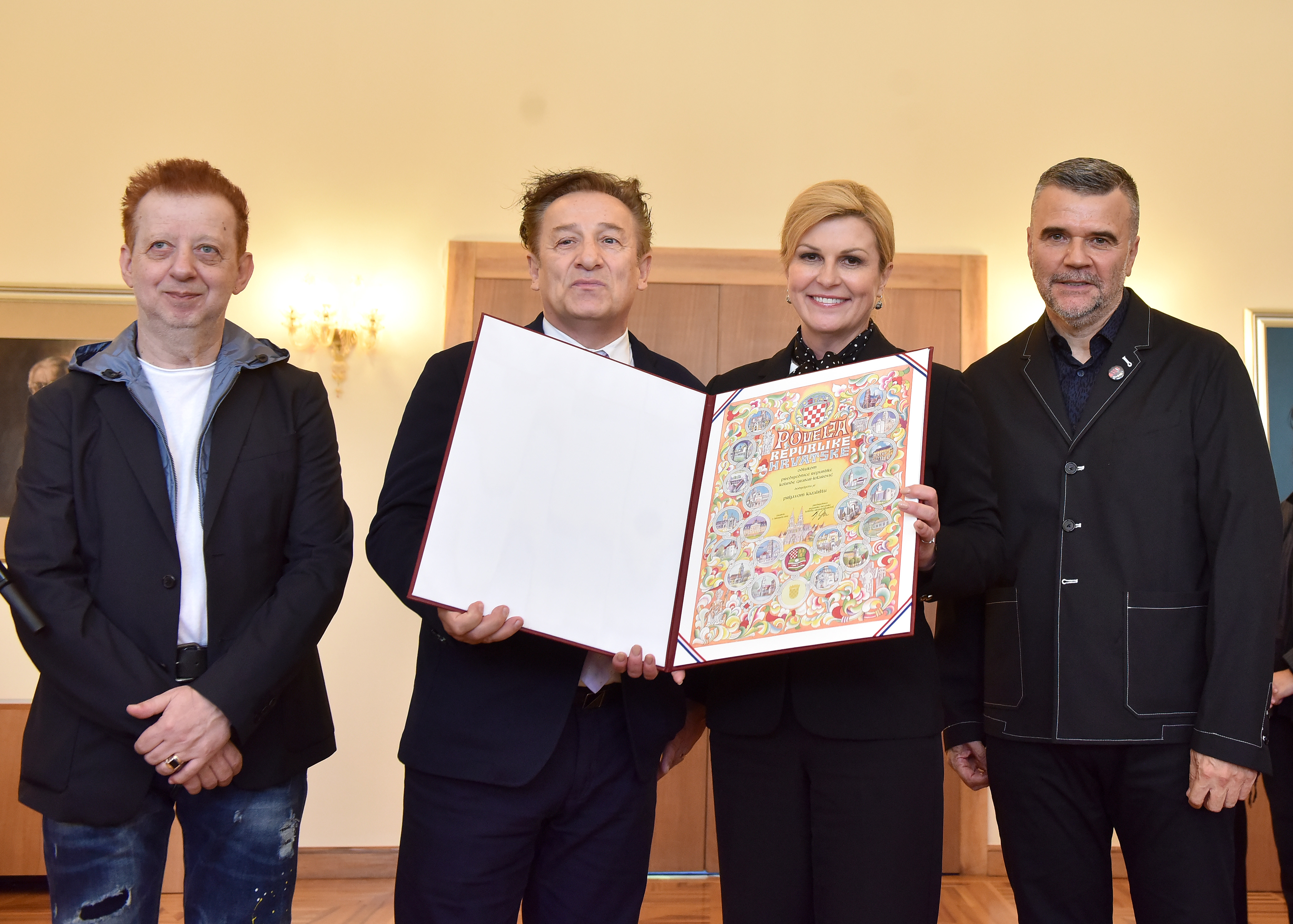 Predsjednica dodijelila Povelju Republike Hrvatske glazbenom sastavu Prljavo kazalište
