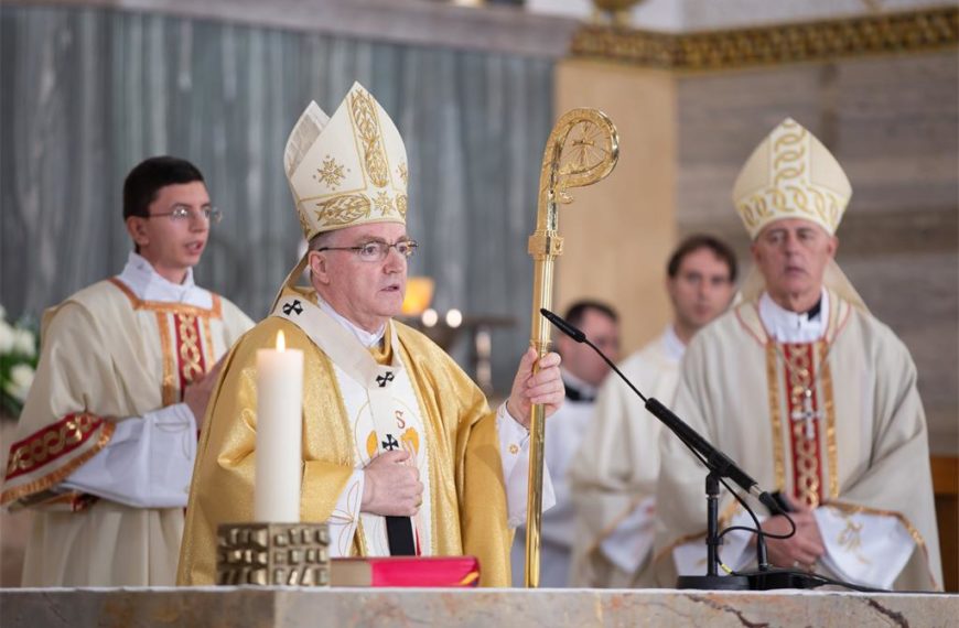 Samo se ljubavlju može oblikovati postojana obitelj, Crkva i država