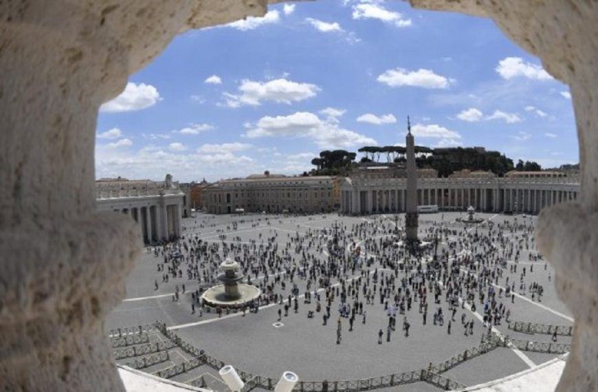 Papa: Srce Isusovo izvor je milosrđa, oprosta i nježnosti