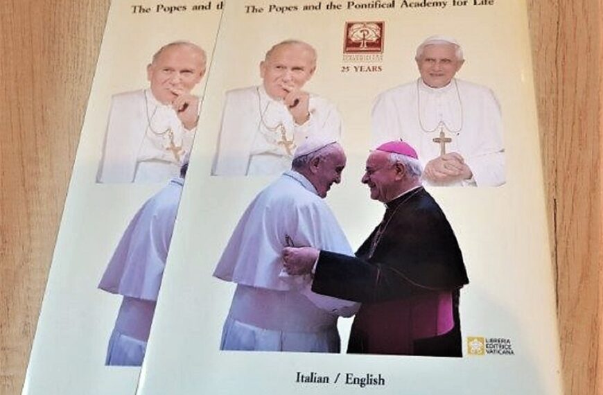 Pape i Papinska akademija za život