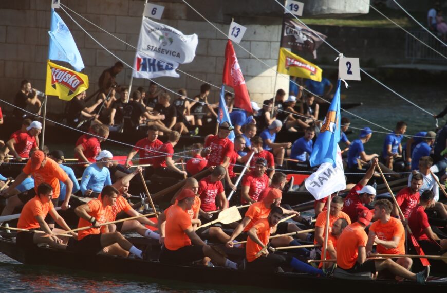 Lađari Zagreba i Stabline pobjednici 23. maratona na Neretvi