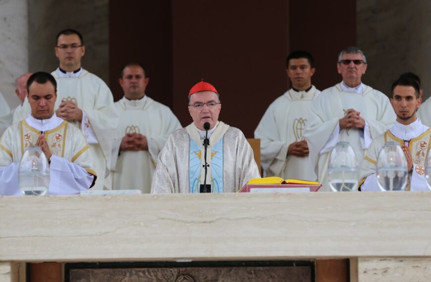 Kardinal Bozanić: Obitelj je podnijela najveći teret