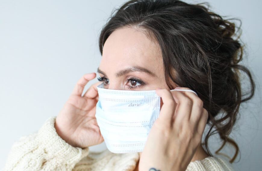 Woman wearing face mask