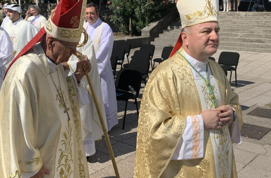 Mons. Petar Palić preuzeo službu mostarsko-duvanjskog biskupa od mons. Ratka Perića