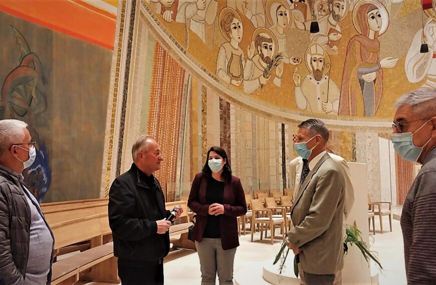 Članovi splitskog ogranka HKLD-a proslavili blagdan sv. Luke u Marijanskom prasvetištu na Gospinom otoku u Solinu