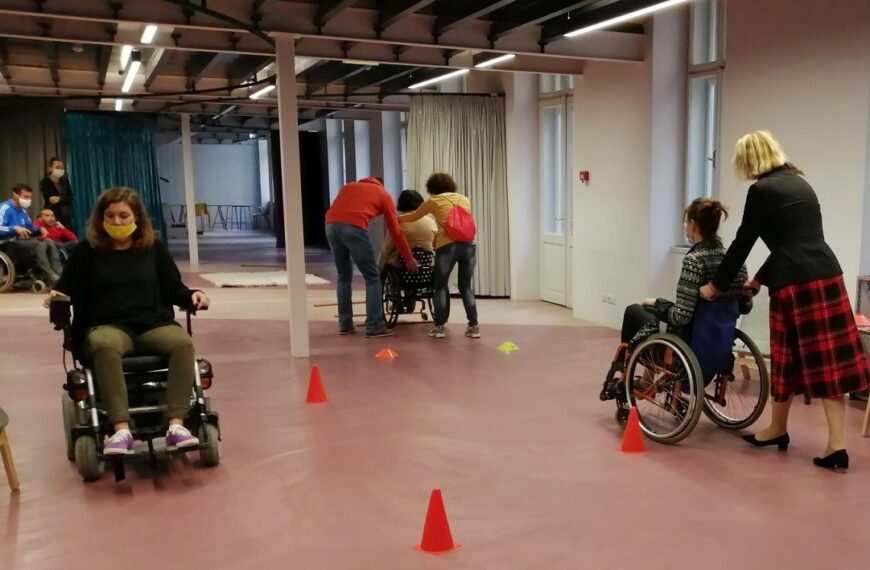 Edukacija o izazovima s kojima se susreću osobe u invalidskim kolicima