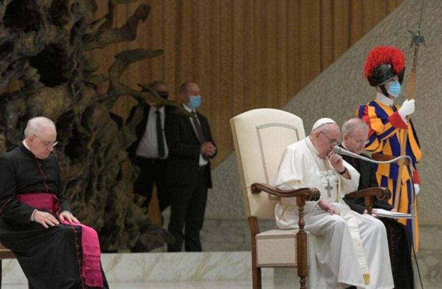 Svaki put kada molimo Isus moli s nama i za nas