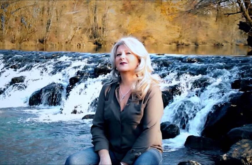 Jelena Kuliš Džoja – Dok sviraju tambure