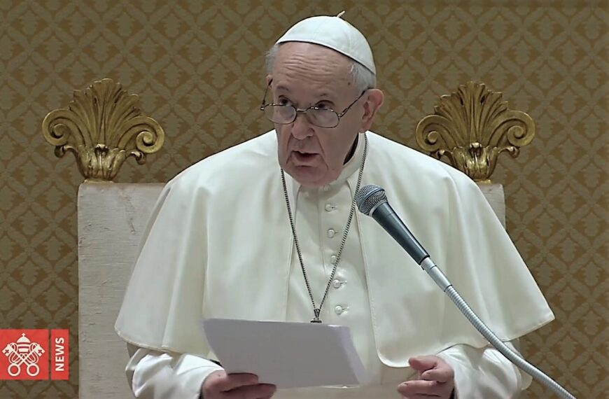 Papa umjetnicima: Vaša kreativnost može stvarati svjetlost