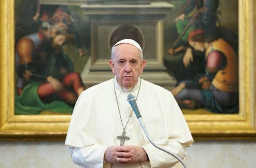 Papa Franjo moli za žrtve potresa u Hrvatskoj