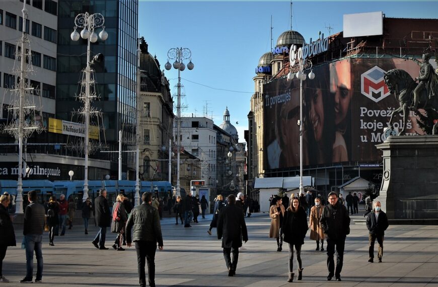 Katarina Peović na silu nameće ateizam