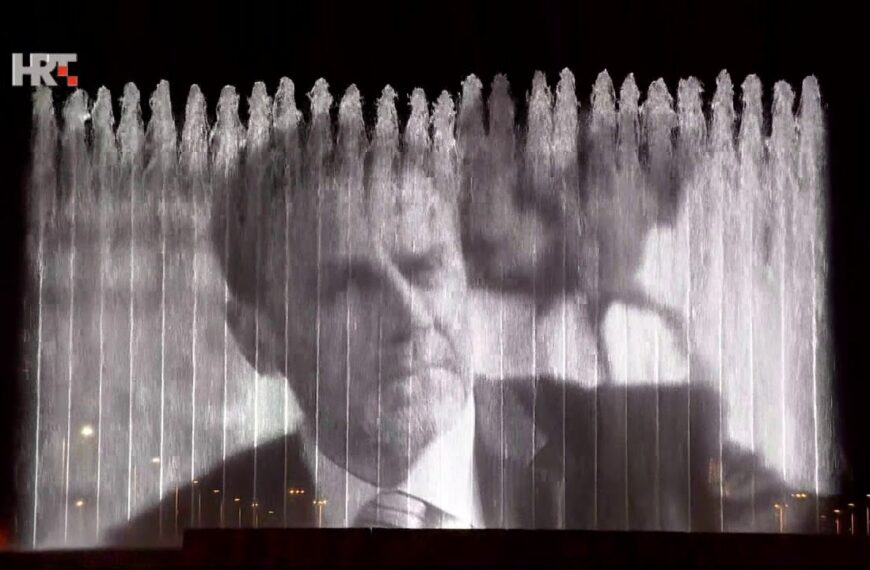 Fontane osvijetljene s likom Milana Bandića