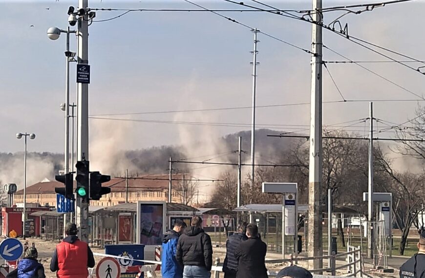 Kontroliranim miniranjima srušeni stari dimnjaci na Črnomercu