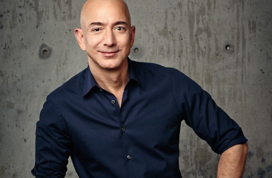 Jeff Bezos krenuo stopama Billa Gatesa