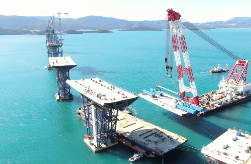 Postupak spajanja prvog stupa Pelješkog mosta s kopnom