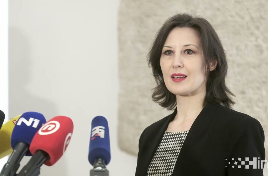 Kad te fini gospodin izbaci onda znaš koliko je sati