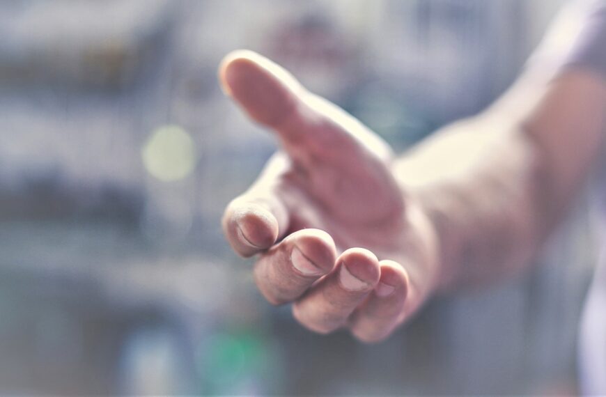 Marko Pandurević – NA DLANU SI RUKE NJEGOVE / pročitajte knjigu duhovne poezije!