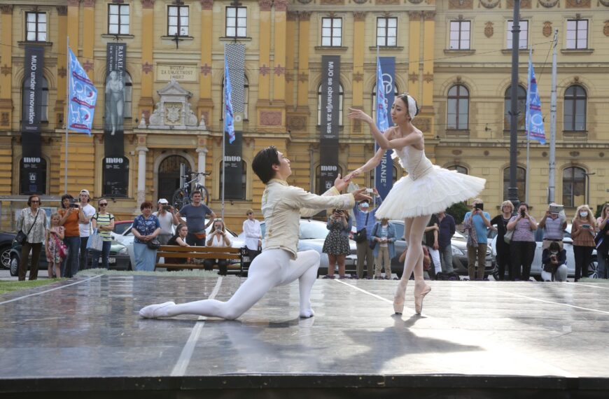 Festival Ljetne večeri ispred zagrebačkog HNK