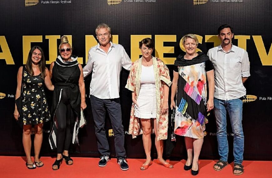 Velika zlatna arena filmu Plavi cvijet redatelja Zrinka Ogreste