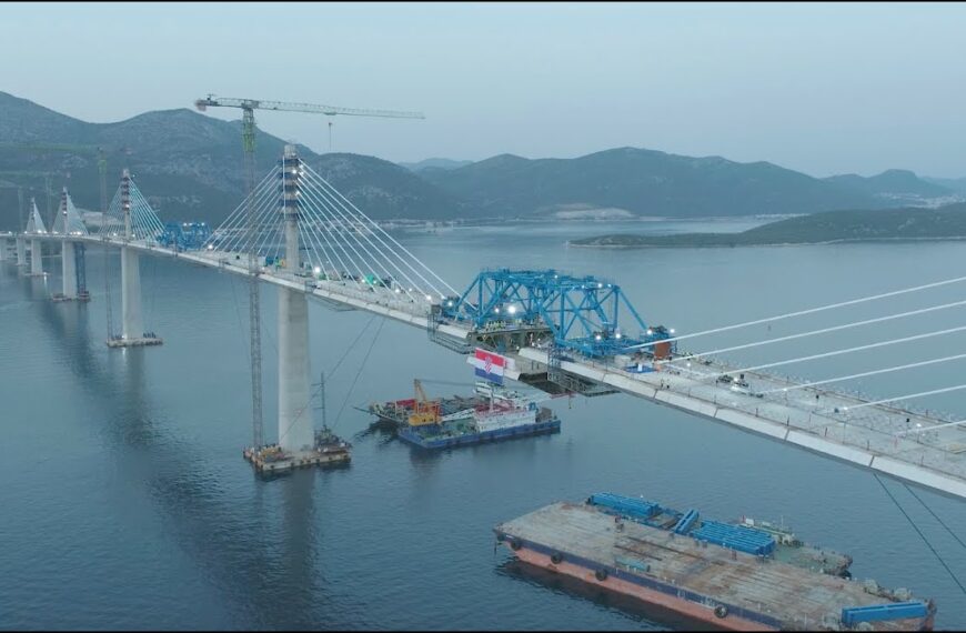 Spojen je Pelješki most