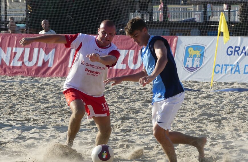 Na terenu Stela Maris u Umagu startalo 1. prvenstvo Hrvatske u nogometu na pijesku