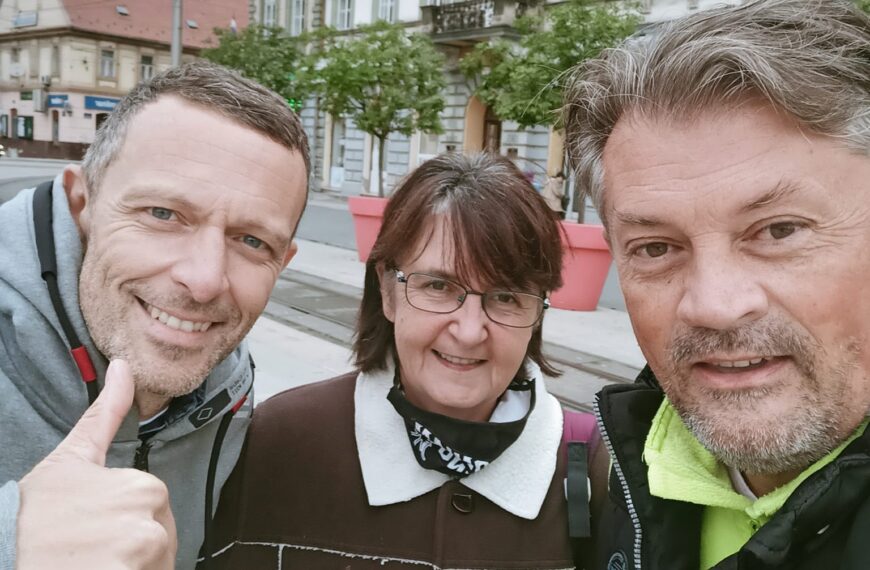 Juraj Šebalj u gradskom električnom automobilu – u Osijeku i s povezom na očima