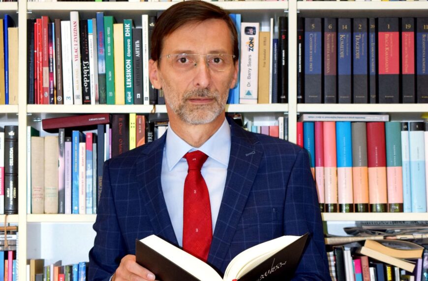 MALI ŽENSKO-MUŠKI RAZGOVORI S NAJIZVOĐENIJIM HRVATSKIM PISCEM, MIROM GAVRANOM POVODOM IZLASKA NJEGOVE NAJNOVIJE POEME „OBRANA JERUZALEMA“