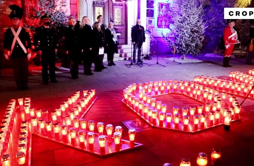 Zapaljeni lampioni ispred Vijećnice u znak sjećanja na žrtve Vukovara