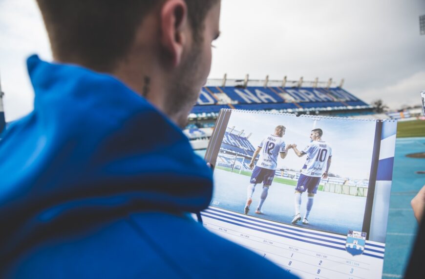 HRVATSKI prvoligaš NK Osijek pustio u prodaju klupski kalendar za 2022. godinu