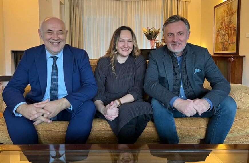 Miroslav Škoro, Milan Vrkljan i Ružica Vukovac formirali su klub nazvan “Za pravednu Hrvatsku”