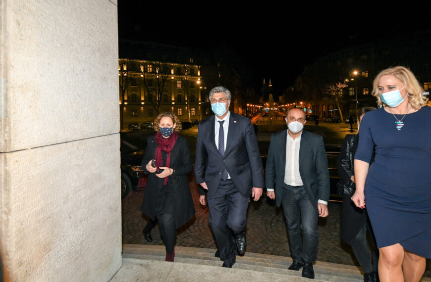 Posjet predsjednika Vlade RH Plenkovića i ministrice kulture i medija Obuljen Koržinek izložbenom projektu “Kopač”