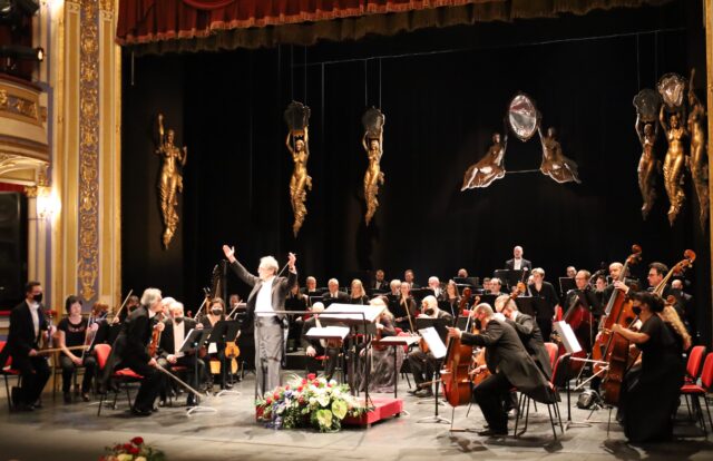 U osječkom HNK održan gala koncert povodom 30. obljetnice međunarodnog priznanja Hrvatske