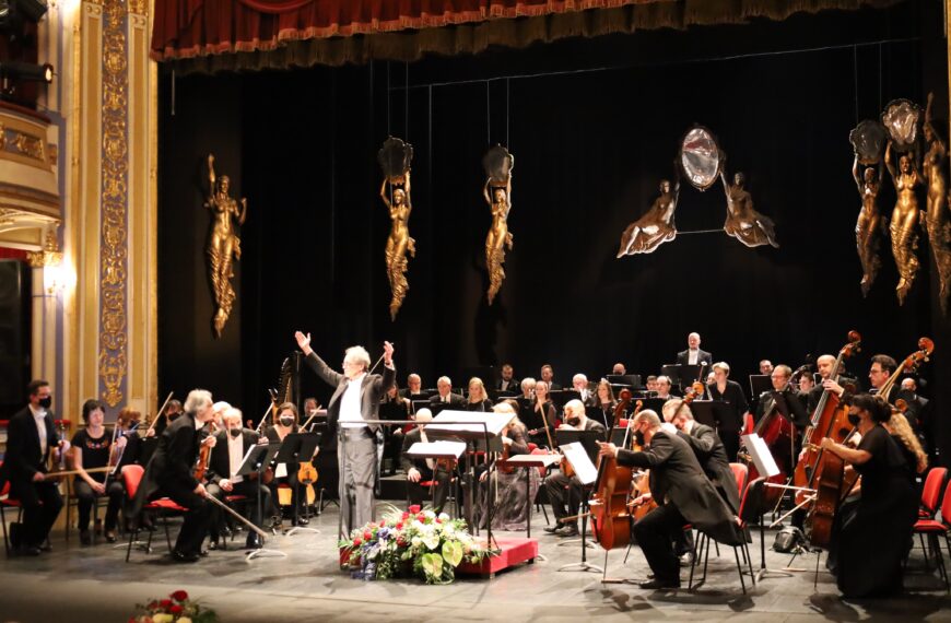 U osječkom HNK održan gala koncert povodom 30. obljetnice međunarodnog priznanja Hrvatske