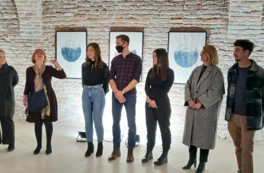 Izložbom IZA VRATA počelo obilježavanje 15 godina rada Gradskih galerija Osijek